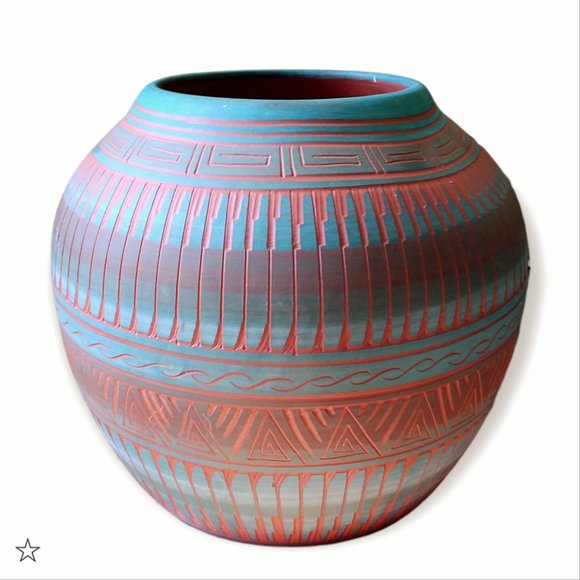 Navajo Pottery Vase Sylvia Johnson Incised Geometric Southwestern 6.75" x 6.5"